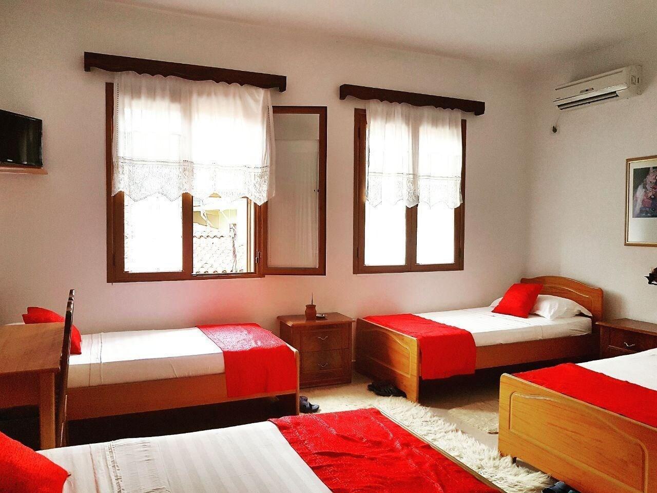 Hotel Berati Bagian luar foto